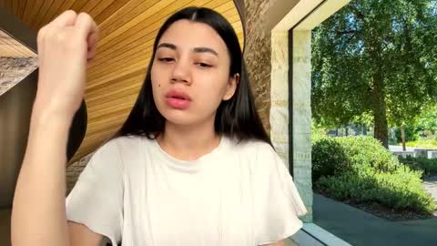 Lana online show from September 19, 2025, 9:43 am