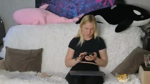 LanaviSmith online show from November 19, 2025, 6:35 am