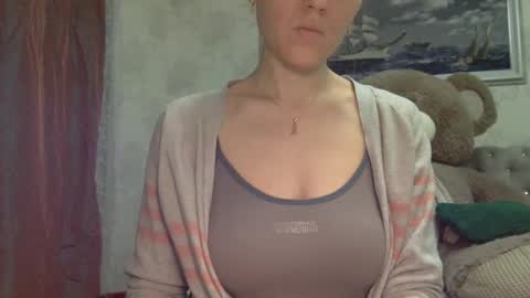 langoria online show from November 17, 2025, 7:52 pm