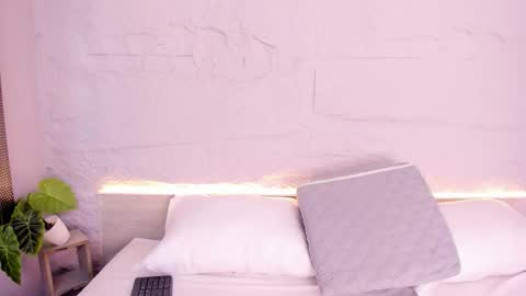 Lanna online show from December 22, 2025, 11:51 am