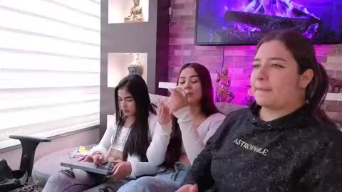 lanna_as online show from October 6, 2025, 2:58 pm