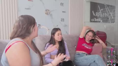 lanna_as online show from November 7, 2025, 2:39 pm