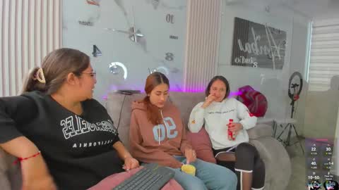 lanna_as online show from January 15, 2026, 1:37 pm