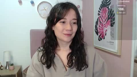Lanna online show from October 15, 2025, 1:44 pm