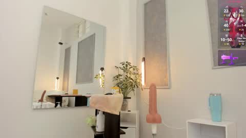 Lanna miley Russo  online show from December 23, 2025, 8:45 am