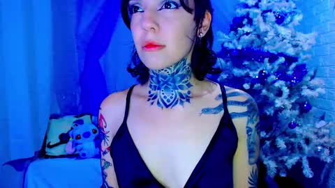 LANNIE   online show from December 19, 2025, 3:57 am