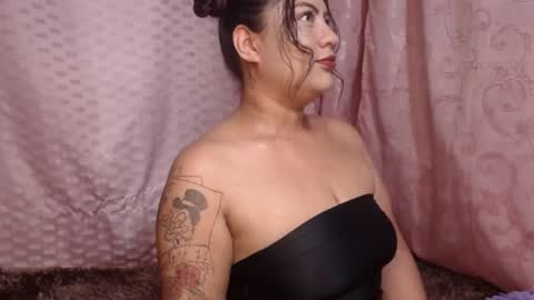 lapeligrosa_ online show from February 19, 2025, 12:22 pm