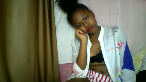 Snapshot of lara_belle chatting on May 15, 2026, 11:12 pm lara_belle online show from May 15, 2026, 11:12 pm