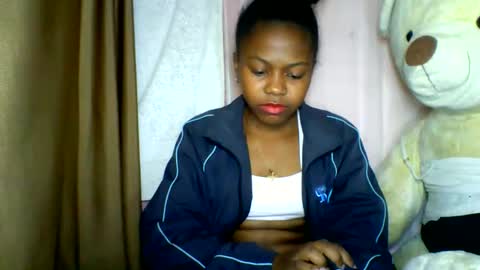 Snapshot of lara_belle chatting on May 18, 2026, 4:07 am lara_belle online show from May 18, 2026, 4:07 am