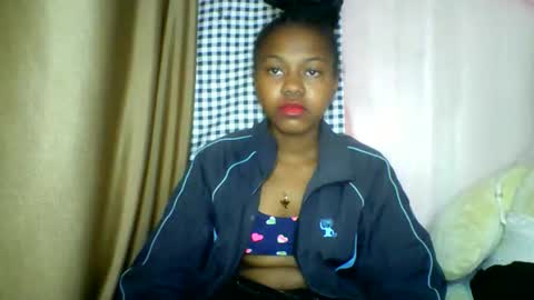 Snapshot of lara_belle chatting on May 24, 2026, 7:02 am lara_belle online show from May 24, 2026, 7:02 am
