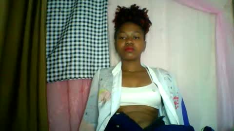 Snapshot of lara_belle chatting on May 31, 2026, 11:17 am lara_belle online show from May 31, 2026, 11:17 am
