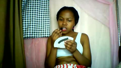 Snapshot of lara_belle chatting on June 4, 2026, 7:58 am lara_belle online show from June 4, 2026, 7:58 am