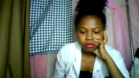 Snapshot of lara_belle chatting on June 7, 2026, 4:27 am lara_belle online show from June 7, 2026, 4:27 am