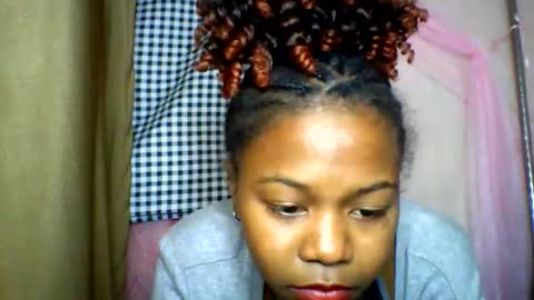 Snapshot of lara_belle chatting on June 10, 2026, 4:50 pm lara_belle online show from June 10, 2026, 4:50 pm
