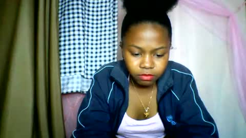Snapshot of lara_belle chatting on June 13, 2026, 8:12 am lara_belle online show from June 13, 2026, 8:12 am