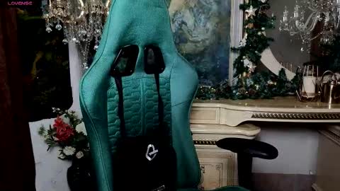 lara_benson_ online show from December 17, 2025, 10:32 am