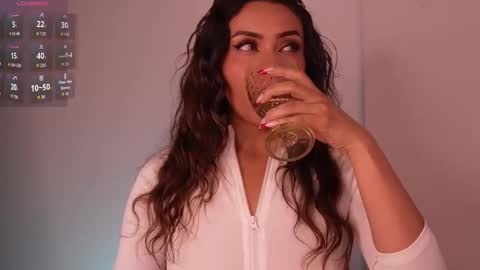 Lara online show from December 19, 2025, 10:17 pm