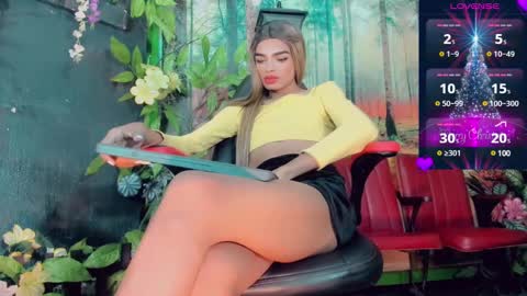 Lara Brunette  online show from December 6, 2024, 5:33 pm