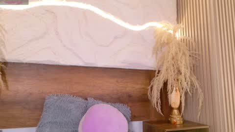 lara_curly online show from April 9, 2026, 9:58 am