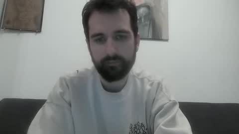 laraaan online show from November 9, 2025, 3:43 pm