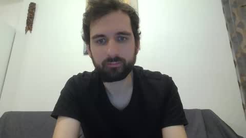 laraaan online show from December 2, 2025, 8:37 pm