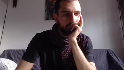 laraaan online show from December 5, 2025, 11:19 am