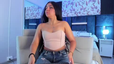 Snapshot of larabrook chatting on April 1, 2026, 7:11 pm Lara online show from April 1, 2026, 7:11 pm