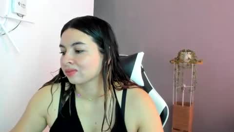 Snapshot of laracat18 chatting on June 17, 2026, 4:52 pm Lara online show from June 17, 2026, 4:52 pm