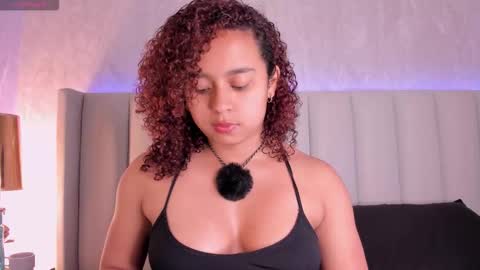 Snapshot of laracurls chatting on November 11, 2025, 11:43 am online show from November 11, 2025, 11:43 am