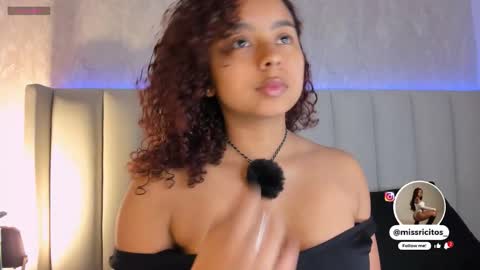 Snapshot of laracurls chatting on November 15, 2025, 11:40 am online show from November 15, 2025, 11:40 am