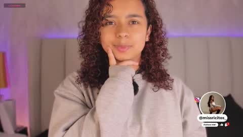 Snapshot of laracurls chatting on November 21, 2025, 11:53 am online show from November 21, 2025, 11:53 am