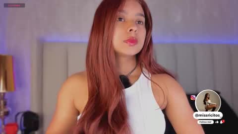 Snapshot of laracurls chatting on November 27, 2025, 11:56 am online show from November 27, 2025, 11:56 am