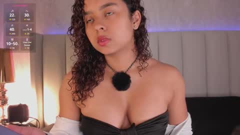 Snapshot of laracurls chatting on November 30, 2025, 3:38 pm online show from November 30, 2025, 3:38 pm