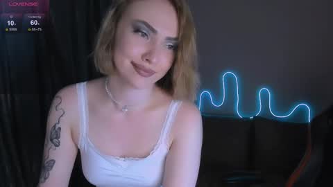 Snapshot of larakrein_lk chatting on June 5, 2026, 7:08 pm LaraKrein lk online show from June 5, 2026, 7:08 pm