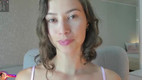 Lara  online show from September 10, 2025, 1:44 pm