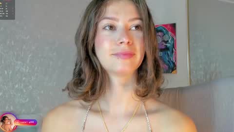 Lara  online show from October 15, 2025, 1:44 pm