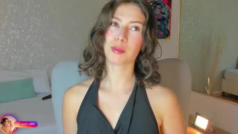 Lara  online show from October 16, 2025, 1:34 pm