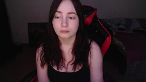 Laralianna online show from April 1, 2026, 7:55 pm