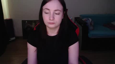 Laralianna online show from April 3, 2026, 12:03 pm