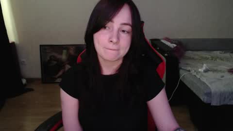 Laralianna online show from April 23, 2026, 1:13 pm