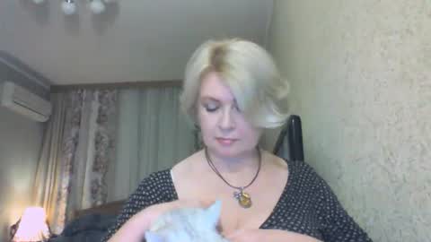 laramrs online show from December 3, 2025, 5:00 pm