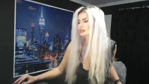 laras_moans online show from December 7, 2024, 11:07 am