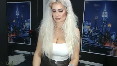 laras_moans online show from March 12, 2025, 8:51 am