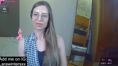 larawinters online show from February 16, 2025, 1:36 am