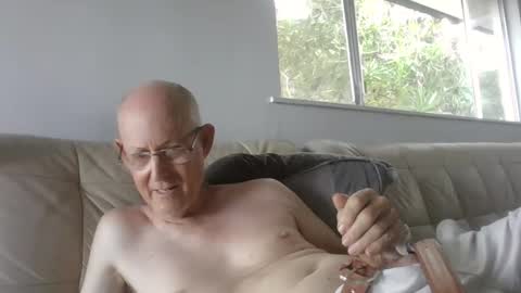 Snapshot of largerthan chatting on March 16, 2026, 2:39 am largerthan- say hi on entry online show from March 16, 2026, 2:39 am