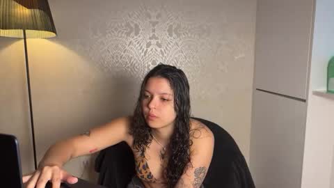 Snapshot of larirossi chatting on May 18, 2026, 6:14 pm Rossi angel online show from May 18, 2026, 6:14 pm