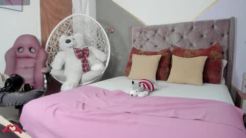 laris_park online show from December 18, 2024, 4:20 am