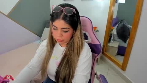 laris_park online show from December 22, 2024, 10:47 pm