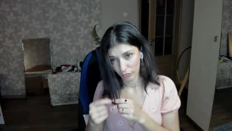 Larisa online show from October 9, 2025, 8:18 pm