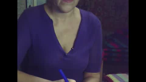 larisaq4ugo24 online show from January 7, 2025, 3:33 pm